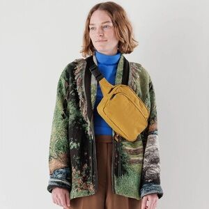 EUC Baggu Fanny Pack in Turmeric